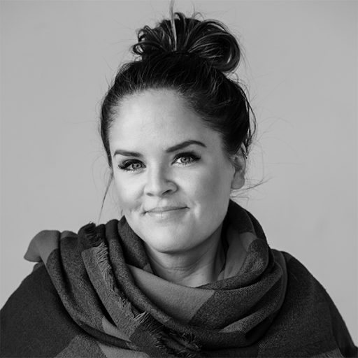 Deanna_bw